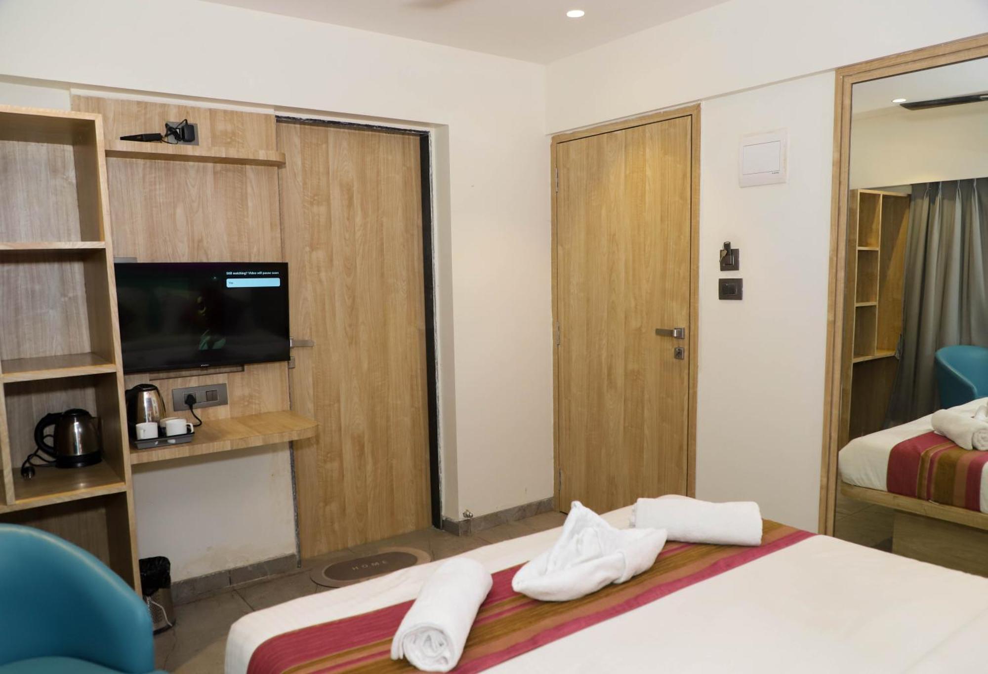 Hotel Aura Inn Airoli ,Digha Нави Мумбаи Экстерьер фото